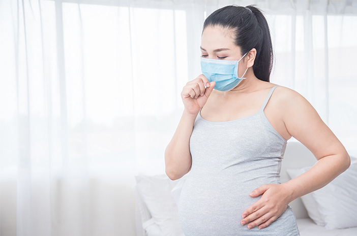 Mẹ thường xuyên tiếp xúc với bụi mịn sẽ làm hạn chế sự phát triển của bé.