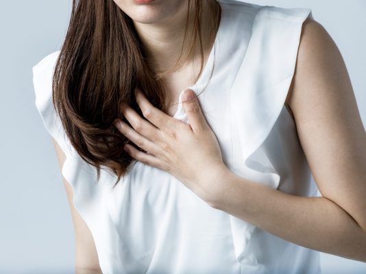Khó thở khi ở trong phòng có thể là dấu hiệu phòng ngủ thiếu oxy